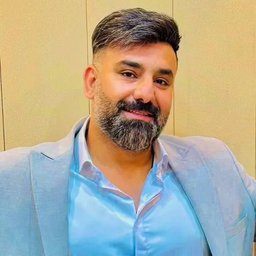 دانلود آهنگ بیو تو ملکه مو شاه بوم از سجاد باغنده دانلود آهنگ بیو تو ملکه مو شاه بوم از سجاد باغنده